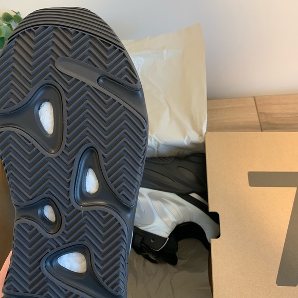 YEEZY 700 - BLUE TINT - Picture 6 of 6